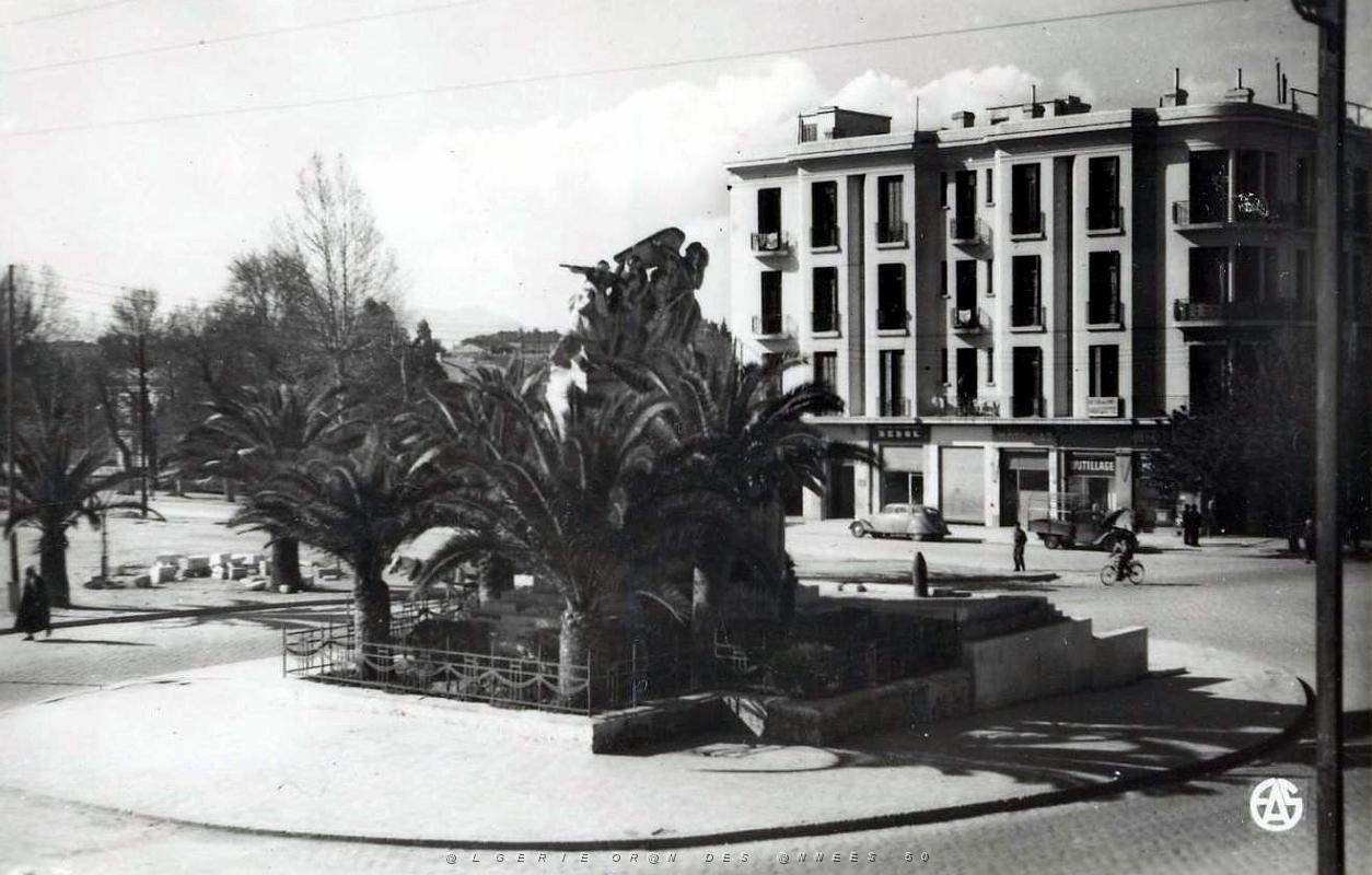 Sidi bel abbes 518- Monument aux morts COLLECTION DES AMIS DE ND DE SANTA CRUZ.jpg